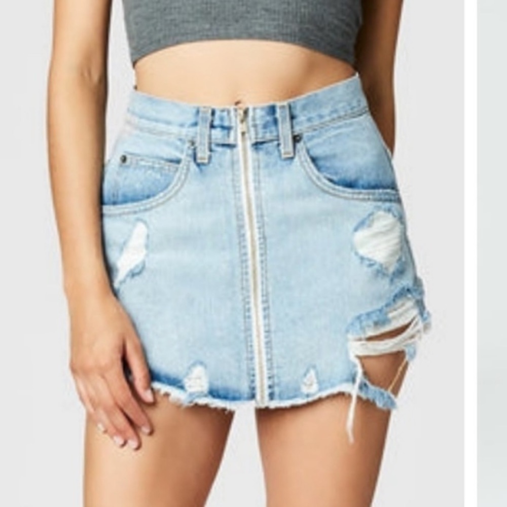 Carmar Beatrice Light Wash Distressed Mini Jean Skirt Size 25